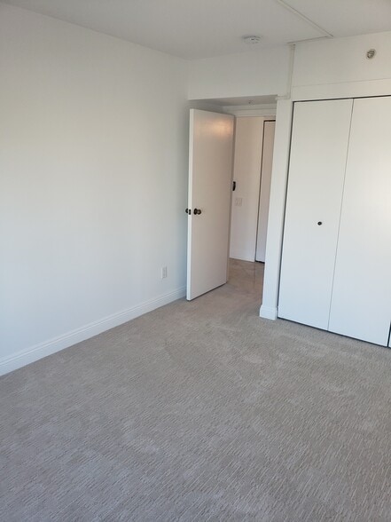 Guest BR or use as an office - 500 W Harbor Dr