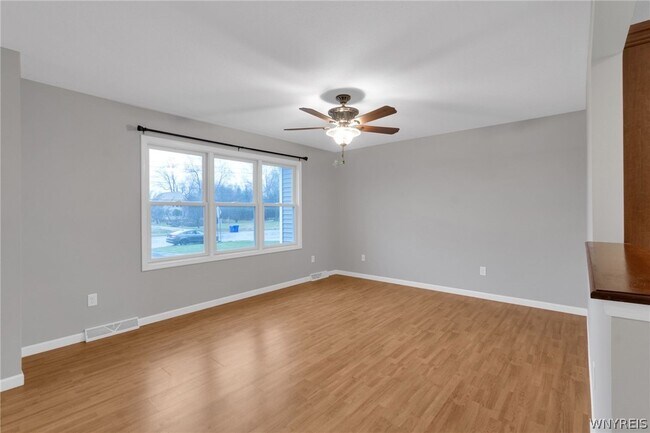 Building Photo - 940 Reserve Rd