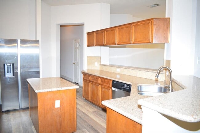 Building Photo - 3810 Newland Dr