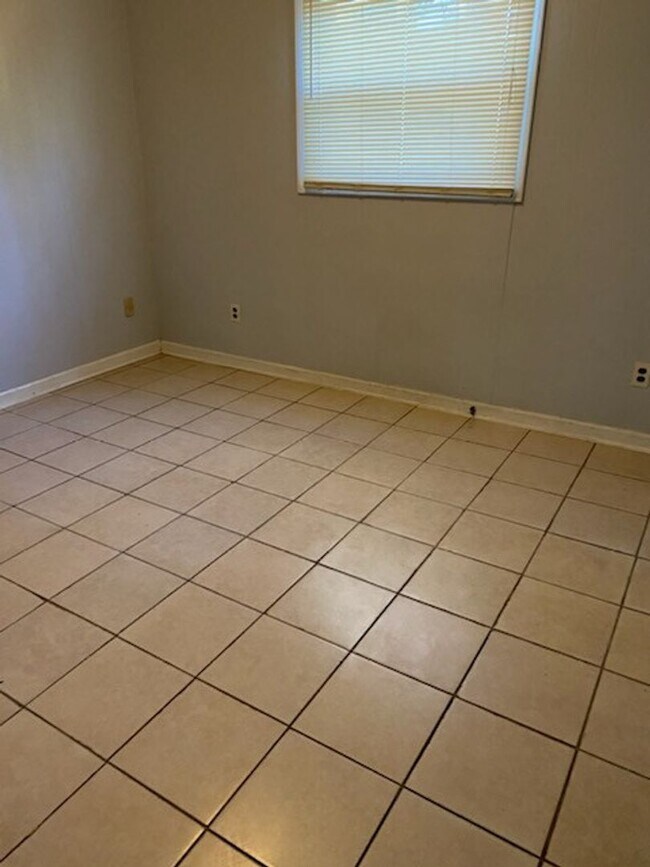 Building Photo - 6015 Warm Springs Ct