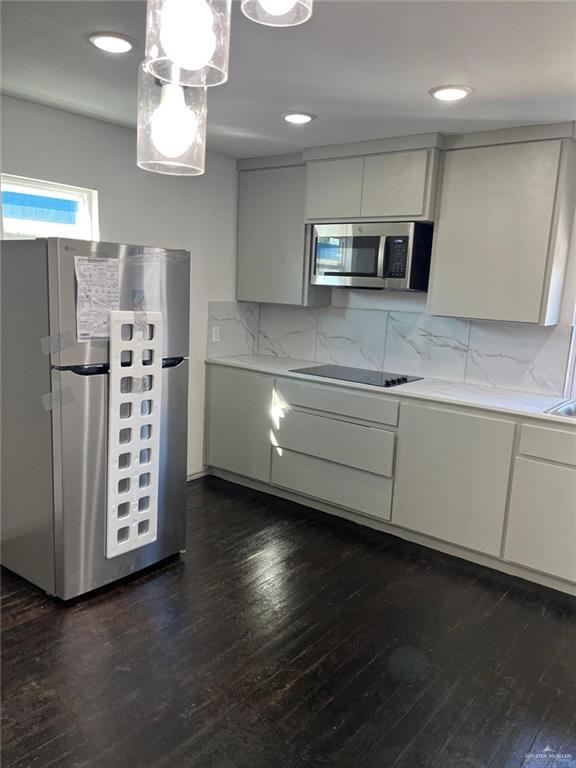 Building Photo - 18 Miller Ave