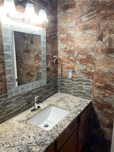 Building Photo - 407 Northdale Ct