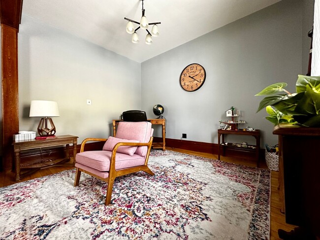 Building Photo - FURNISHED RENTAL: Vintage Chic Haven in St...