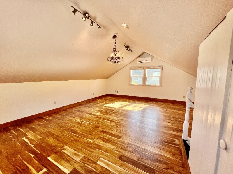 Building Photo - 810 33rd St