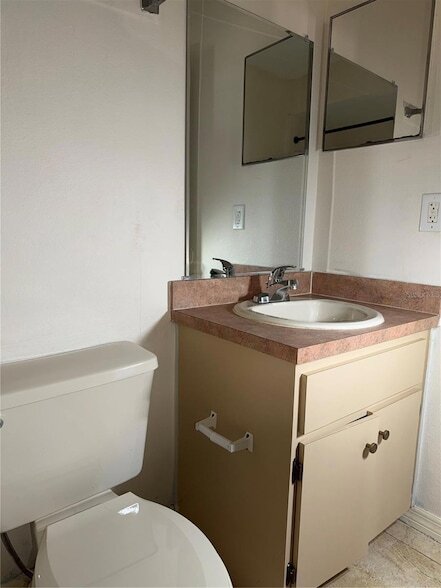 Building Photo - 327 Dundee Dr