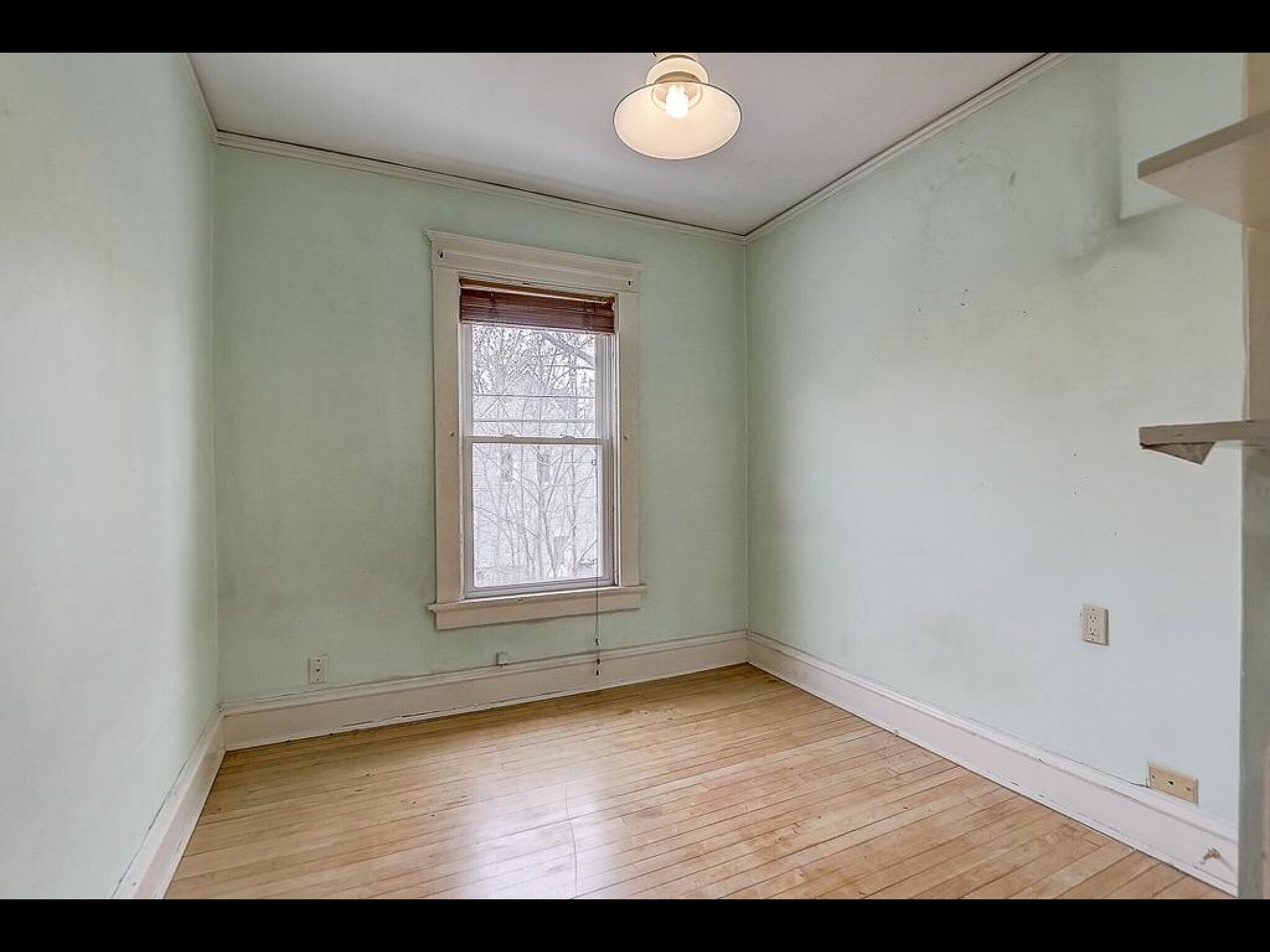 Building Photo - 1613 E Hartford Ave
