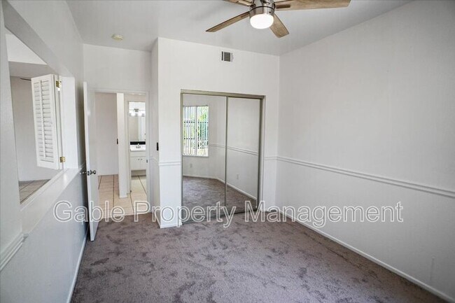 Building Photo - 23633 Del Monte Dr
