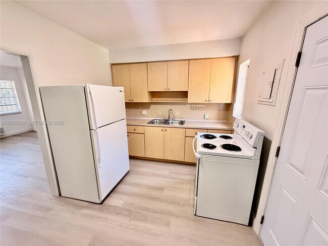 Building Photo - 3790 SW 27th St