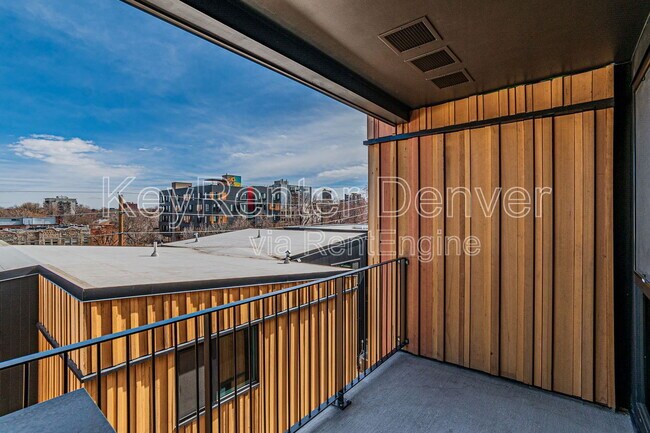 Building Photo - 1601 Park Ave