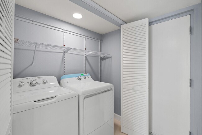 Building Photo - 3580 S Ocean Blvd