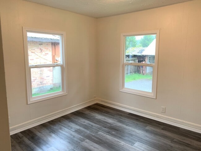 Building Photo - 3 Bedroom in Morton
