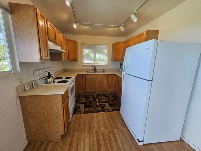Building Photo - 40 Huina Pl