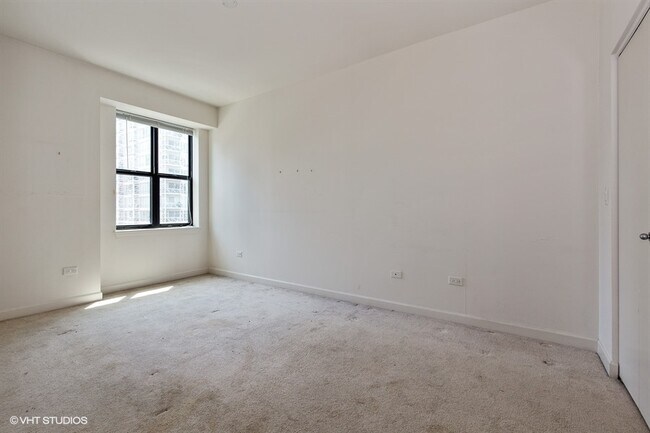 Building Photo - 451 W Huron St