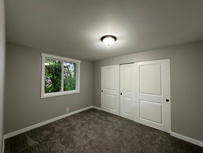 Building Photo - 3113 Harold Dr SE