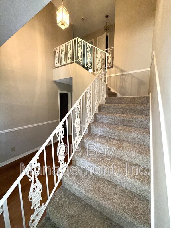 Building Photo - 6605 Chimney Top Dr S