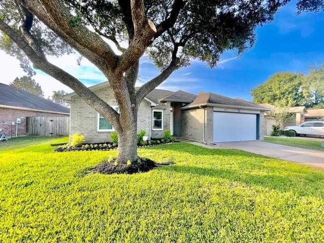 Building Photo - 6935 Creek Village Dr