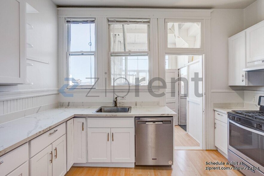 Building Photo - Unit