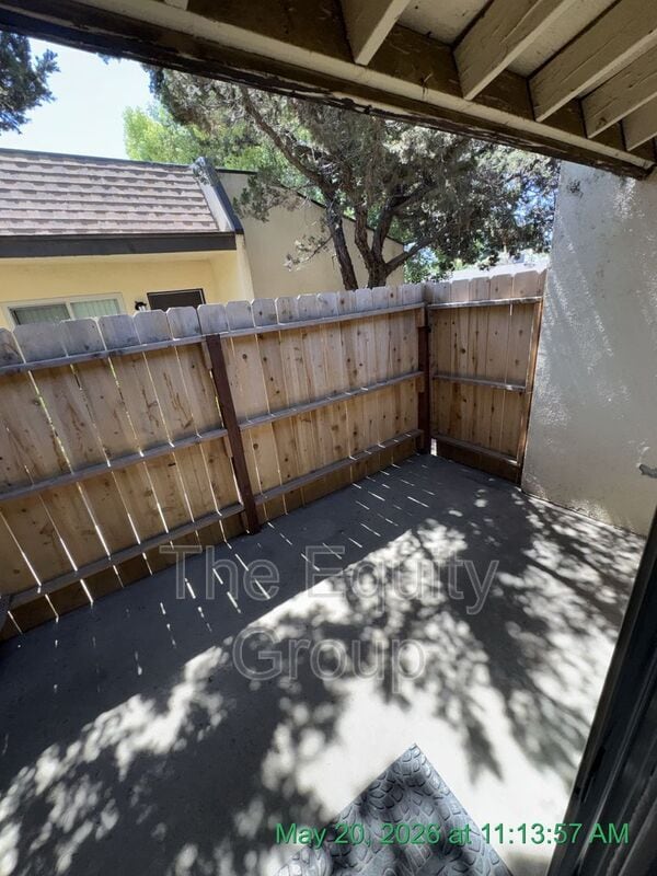 Building Photo - 1326 W Elowin Ave