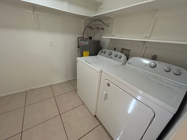 Building Photo - 6046 W Townley Ave