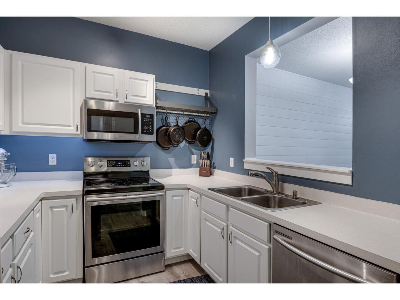 Building Photo - 1046 Providence Dr