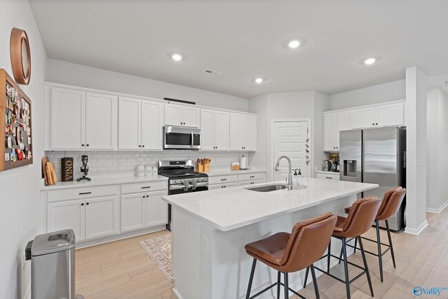 Building Photo - 14971 Greenleaf Dr