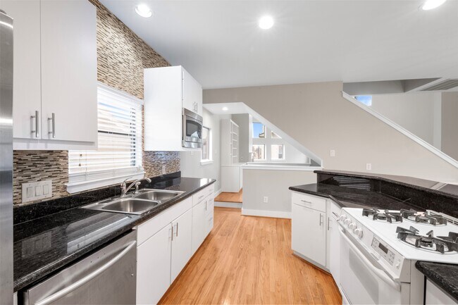 Building Photo - 9716 Linkmeadow Ln