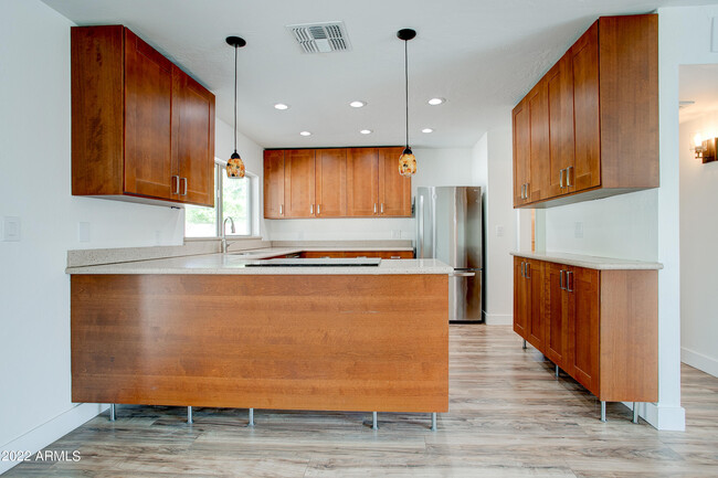 Building Photo - 4810 S Beck Ave
