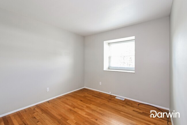 Building Photo - 1517 Springhurst Dr