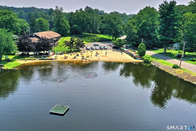 Building Photo - 10 Old Pinewood Trail