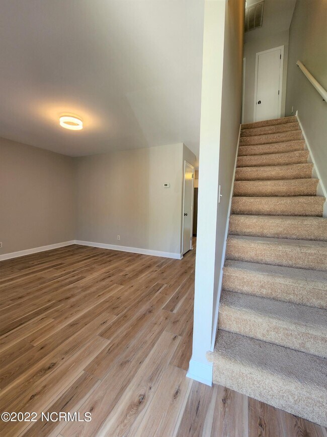 Building Photo - 5 Portwest Townhouses Dr