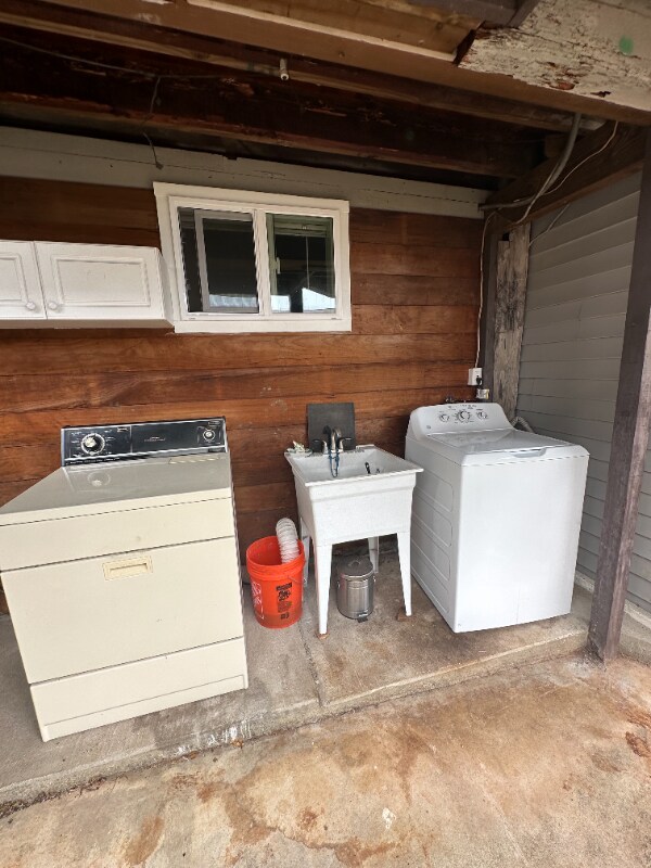 Building Photo - 1027 Lolena St