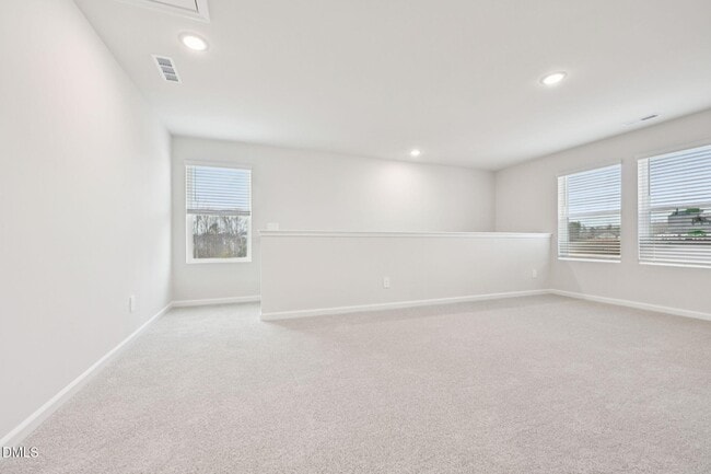 Building Photo - 5 and A Loft single family for sale