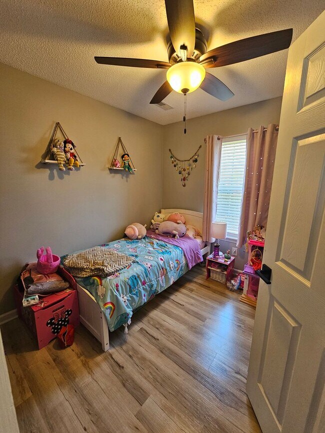 Building Photo - 3 Bedroom Home in Chadwick Shores