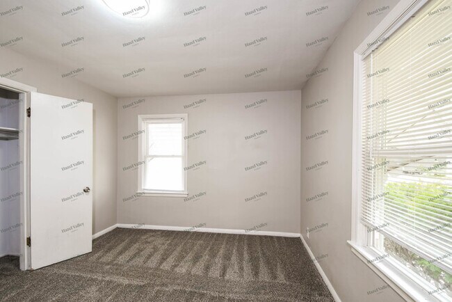 Building Photo - 9818 Iveland Dr