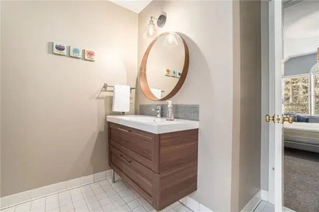Building Photo - Charming 3bd/2.5bA Home Atlanta Near Emory & CDC w/ Private Fenced Yard in Cul-De-Sac!