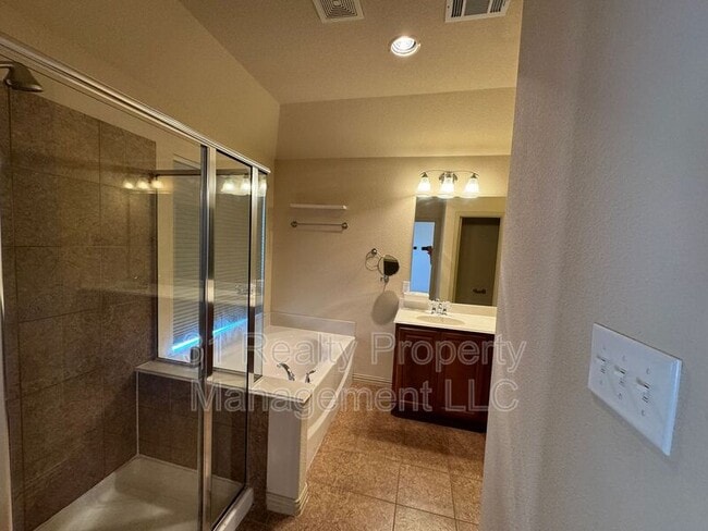 Building Photo - 1466 Cambridge Dr