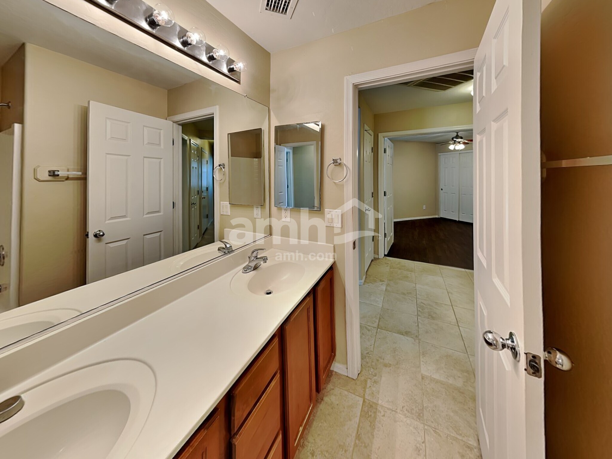 Building Photo - 11369 W Lincoln St