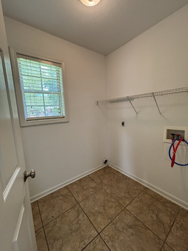 Building Photo - FOR RENT in Dothan , AL!!