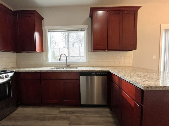 Building Photo - Well-Appointed 4BR/2.5BA Home with Spacious Living Areas & Modern Kitchen