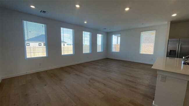 Building Photo - 20417 Deer Creek Dr