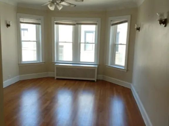 Building Photo - 1914 W Morse Ave