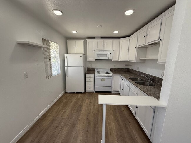 Building Photo - 2258 Pamela Ln