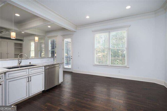 Building Photo - 1106 Devine Cir NE