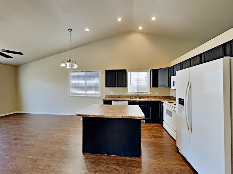 Building Photo - 163 Crystal Bay Dr