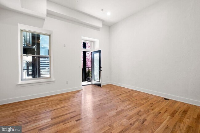 Building Photo - 1221 4 St