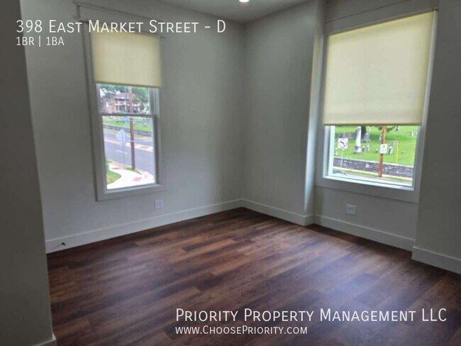 Building Photo - 398 E Market St