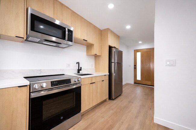 Building Photo - 12527 Cranbrook Ave