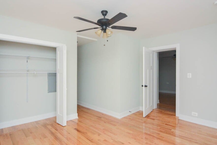 Building Photo - 820 W Cornelia Ave