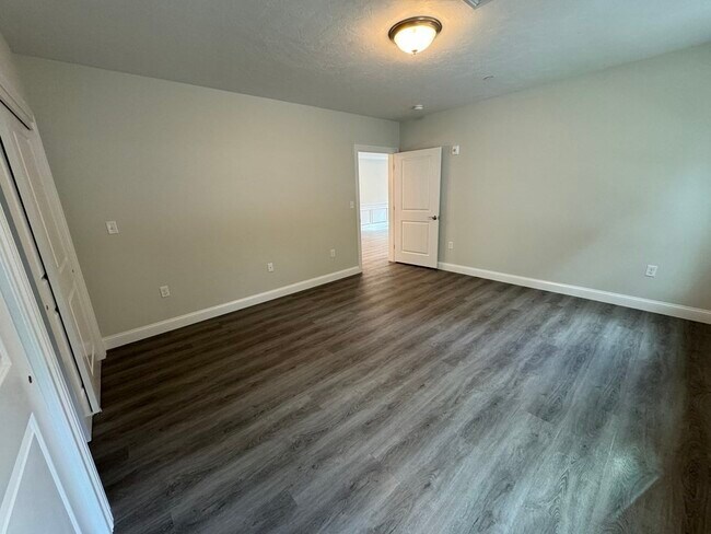 Building Photo - 320 Middlesex Ave