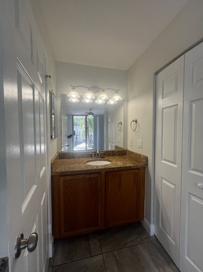 Building Photo - ONE BEDROOM ONE BATHROOM! Pool View! Waterfront Community!